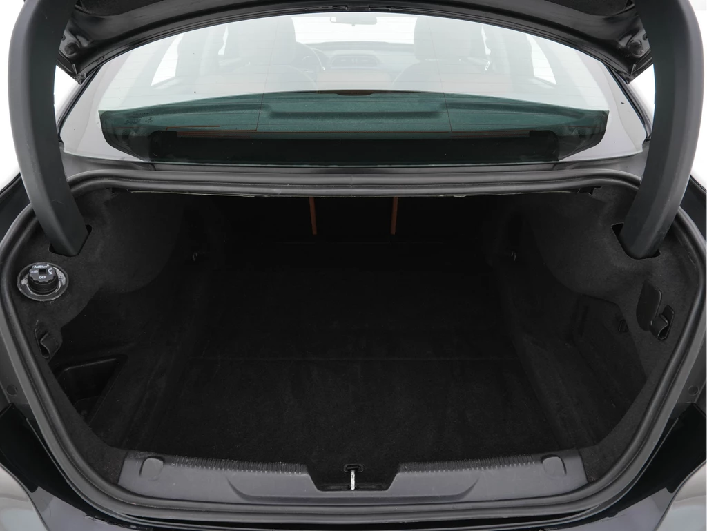 Jaguar XE – foto 10