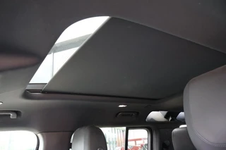 Land Rover Defender – thumbnail 3