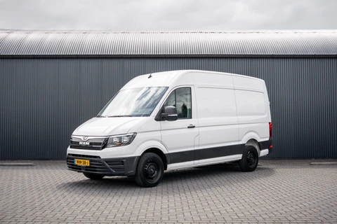 MAN TGE 2.0 TDI | L3H3 | 140 PK | 3-Zits | Trekhaak 3.0T | 1e Eigenaar | Camera | Carplay | Cruise | Airco | Trekhaak