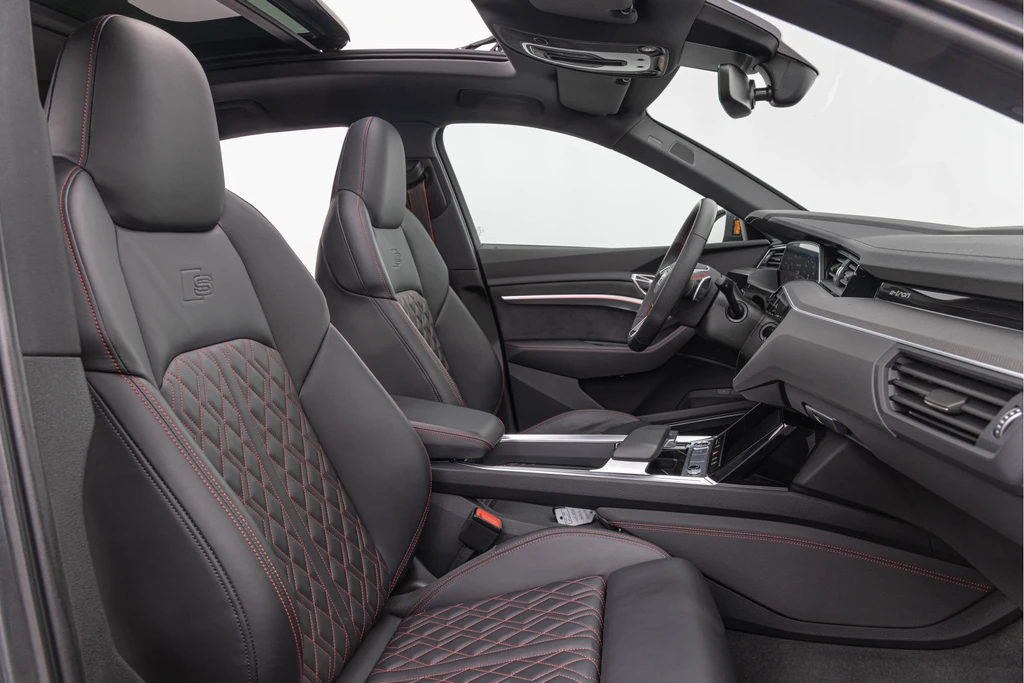 Audi Q8 Sportback e-tron – foto 11