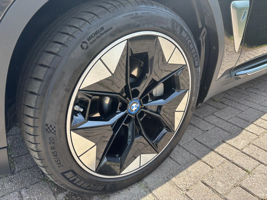 BMW iX3 – foto 8