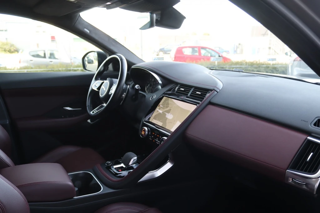 Jaguar E-PACE – foto 11