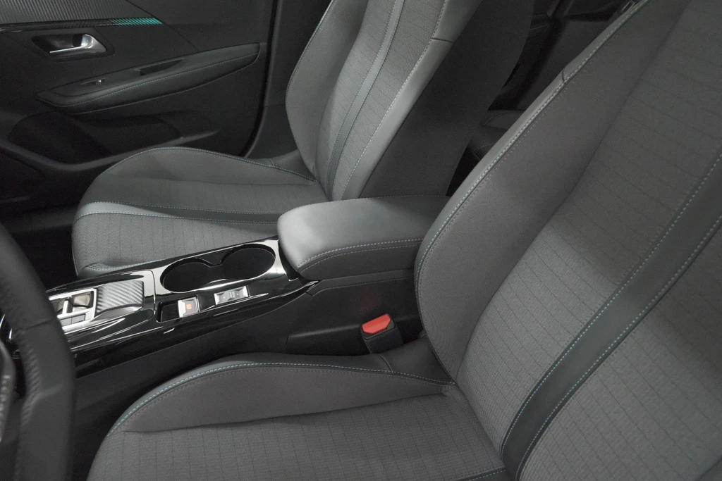 Peugeot e-208 – foto 28