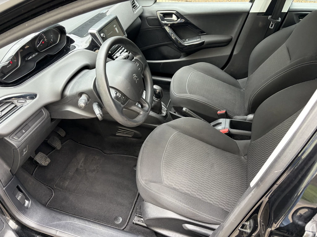 Peugeot 208 – foto 12