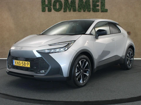 Toyota C-HR 1.8 Hybrid 140 Dynamic - ACHTERUITRIJCAMERA - AUTOMATISCHE AIRCO - APPLE CARPLAY/ANDROID AUTO - ADAPTIEVE CRUISE CONTROL MET STUURHULP - DODEHOEKDETECTIE - VERKEERSBORDDETECTIE - LED KOPLAMPEN - GROOTLICHTASSISTENT - KEYLESS ENTRY/START - VOLLEDIG DIGITAAL INSTRUMENTENPANEEL - PARKEERSENSOREN VOOR EN ACHTER - LICHTMETALEN VELGEN 18" - EXTRA GETINT GLAS - DAB ONTVANGER - REGENSENSOR - VERMOEIDHEIDSHERKENNING -