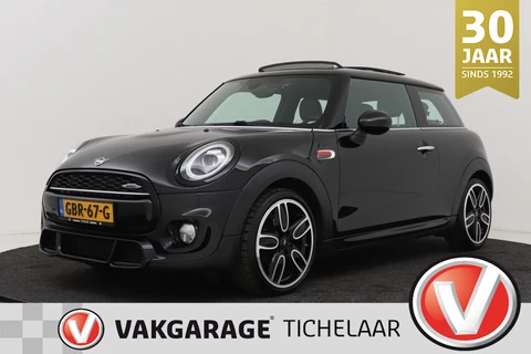 Mini 3-Deurs 1.5 Cooper Chili | JCW Pakket | Panoramadak | CarPlay | Union Jack Lampen | Climate Control | Sportstoelen | Navi |