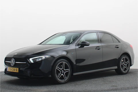 Mercedes-Benz A-Klasse 250 e Business Solution AMG Limited SOH 100%, Sfeerverlichting, Apple Carplay, Camera, LED, Lane Assist, 18"