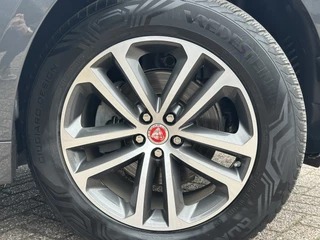 Jaguar F-PACE – thumbnail 16