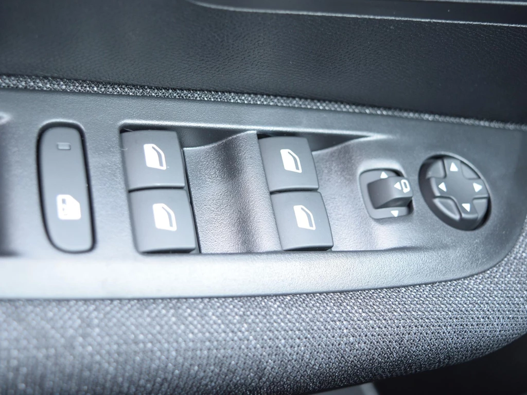 Peugeot 208 – foto 18