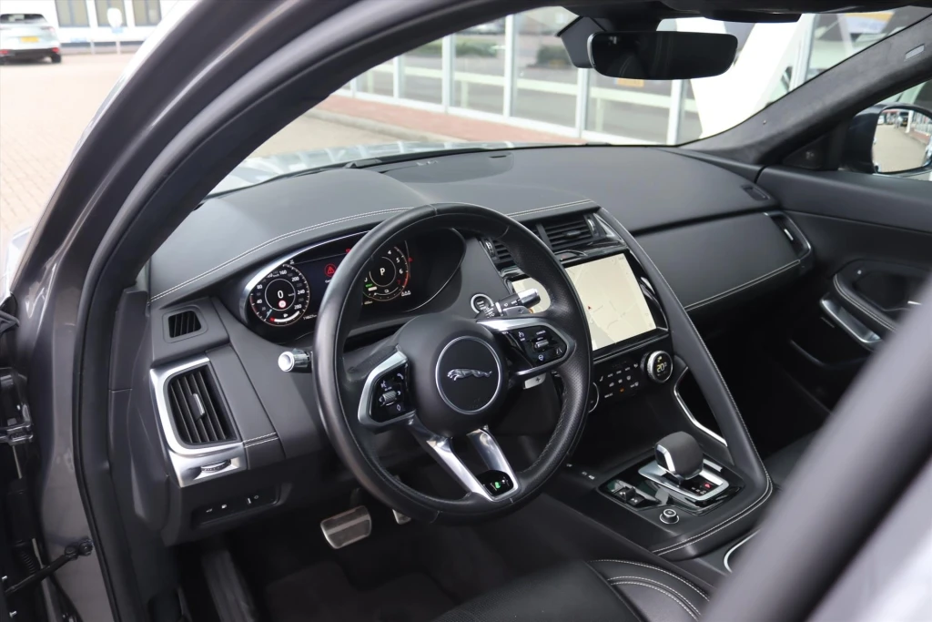 Jaguar E-PACE – foto 21
