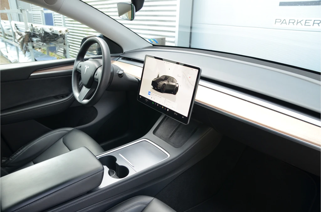 Tesla Model Y – foto 11