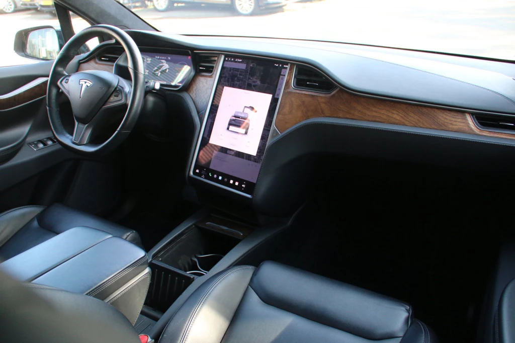 Tesla Model X – foto 13