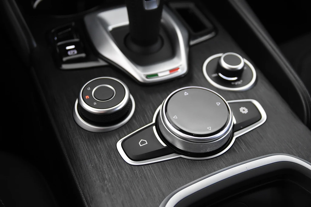 Alfa Romeo Giulia – foto 24