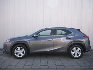 Lexus UX – thumbnail 1