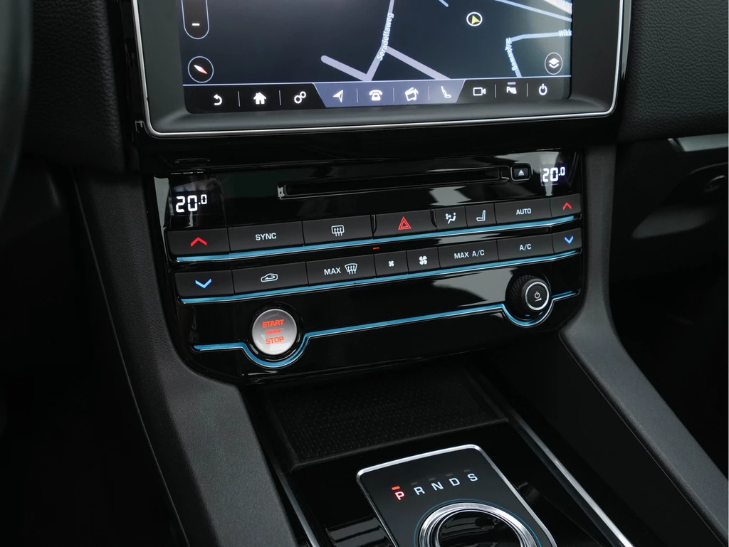 Jaguar F-PACE – foto 16