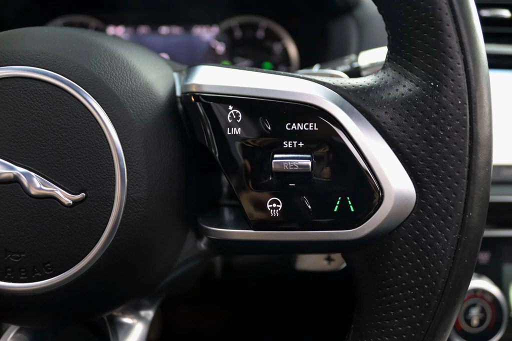 Jaguar XE – foto 24