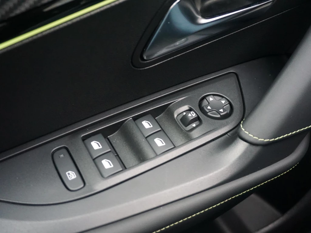Peugeot e-2008 – foto 12