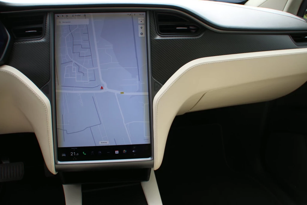 Tesla Model X – foto 16