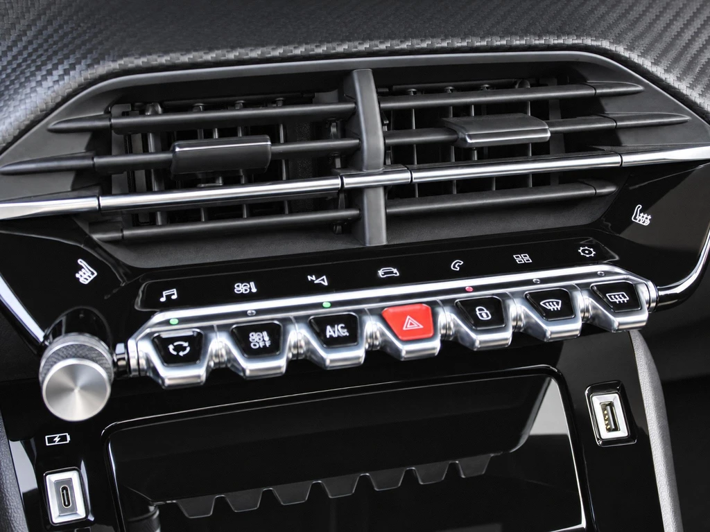 Peugeot 208 – foto 12