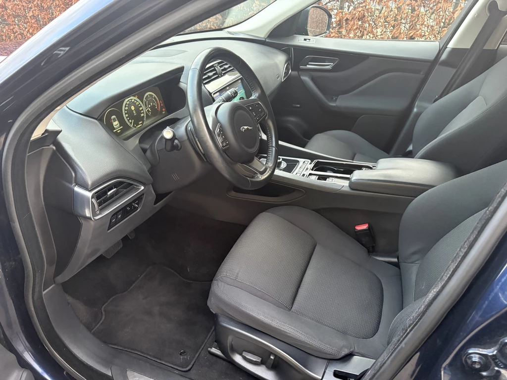 Jaguar F-PACE – foto 12