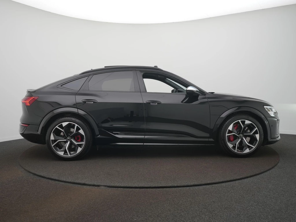 Audi Q8 Sportback e-tron – foto 8