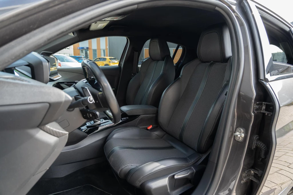 Peugeot 208 – foto 11