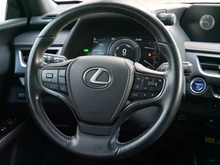 Lexus UX – thumbnail 12