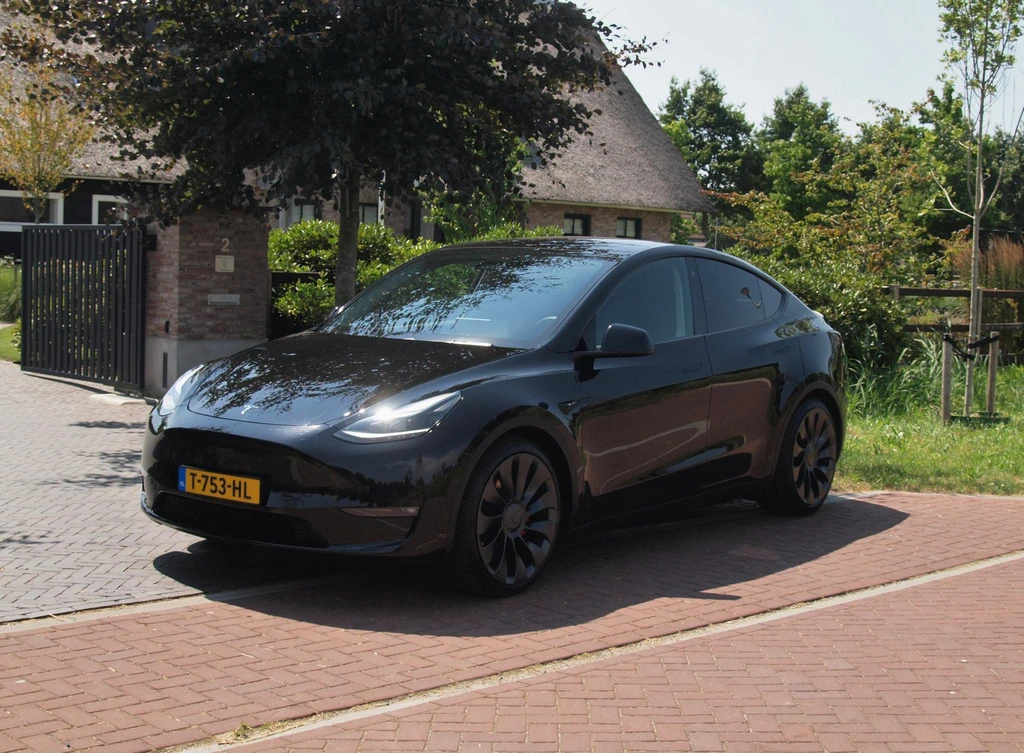 Tesla Model Y – foto 1