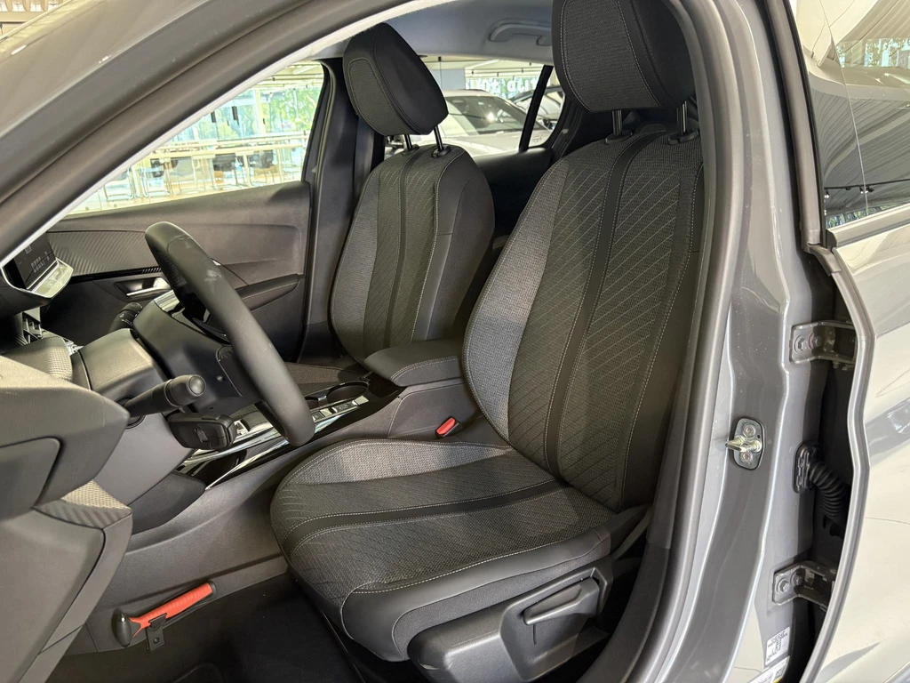 Peugeot 208 – foto 11