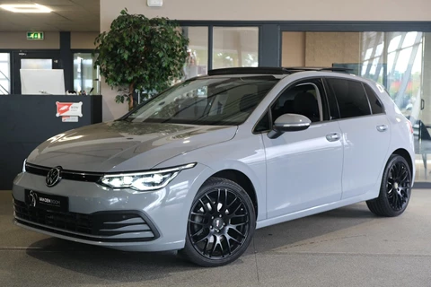 Volkswagen Golf 8 1.5 eTSI Life 150PK DSG Pano IQ Led Navi ACC PDC Virtual