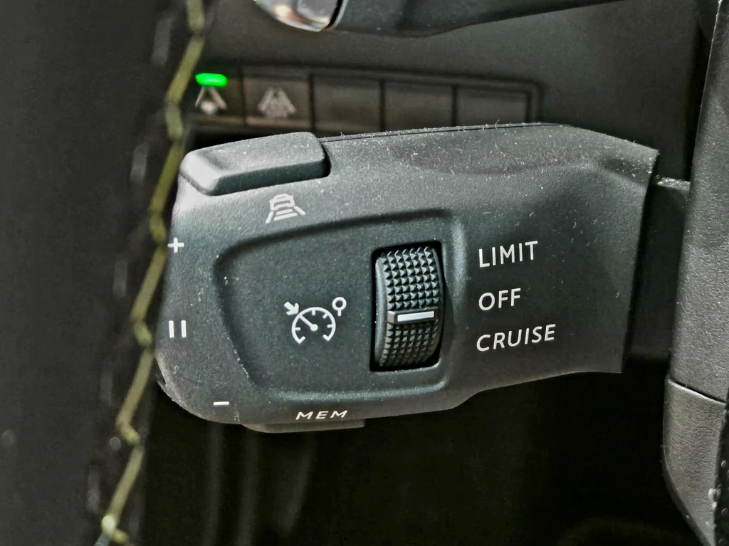 Peugeot 208 – foto 24