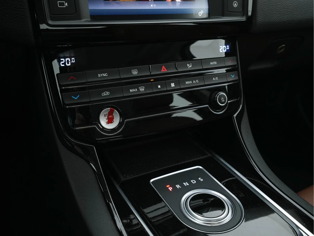 Jaguar XE – foto 13