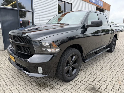 Dodge Ram 1500 CLASSIC 4x4 / Prins LPG / luchtvering achter / trekhaak 3500 kg / 5 persoons / lease vanaf € 619 / cruise en climate control / navigatie / vaste prijs rijklaar € 37.750 ex btw