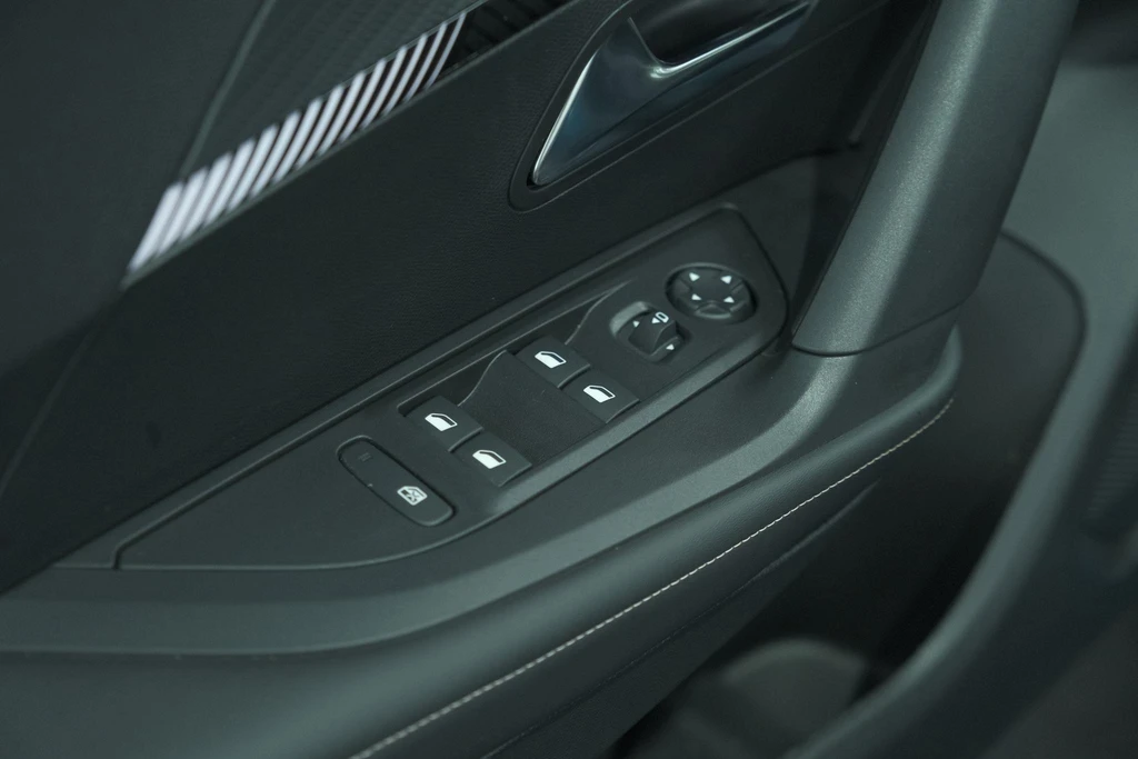 Peugeot e-2008 – foto 25