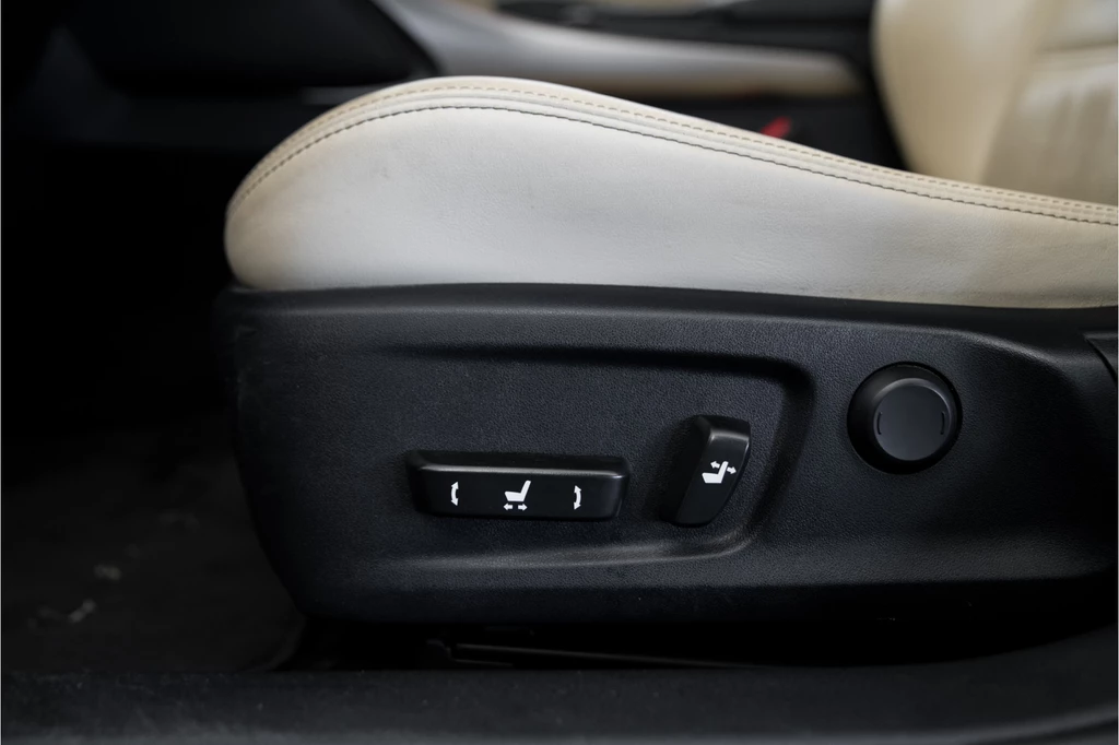 Lexus IS – foto 35