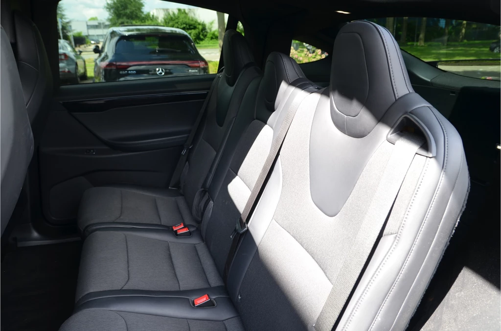 Tesla Model X – foto 16
