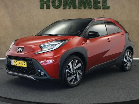 Toyota Aygo X 1.0 VVT-i MT Envy - ORIGINEEL NEDERLANDSE AUTO - PARKEERSENSOREN VOOR EN ACHTER - DRAADLOZE TELEFOONLADER - ADAPTIVE CRUISE CONTROL - NAVIGATIE - APPLE CARPLAY/ANDROID AUTO