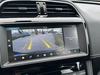 Jaguar F-PACE – thumbnail 24