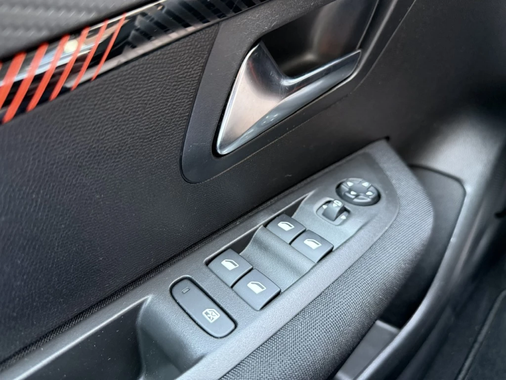 Peugeot 208 – foto 32