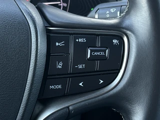 Lexus UX – thumbnail 16