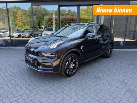 Lynk & Co 01 1.5 261pk PHEV Black Edition,Pano,Carplay,Cam360,BLIS,Memory,Lane Ass.,Stoelverw,LED,Infinity HiFi