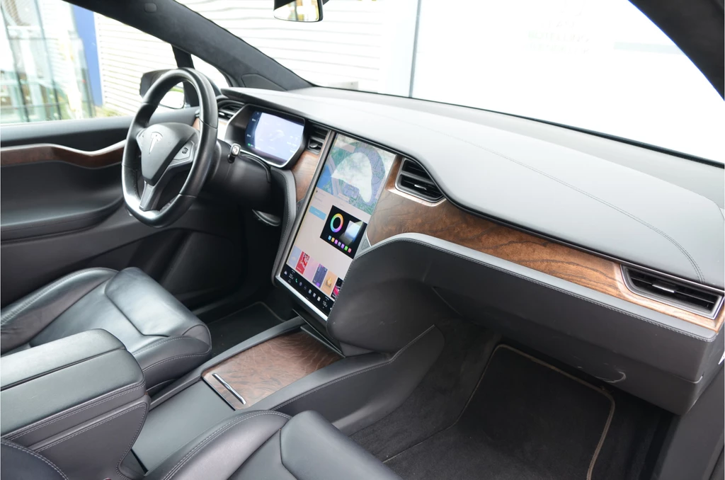 Tesla Model X – foto 12