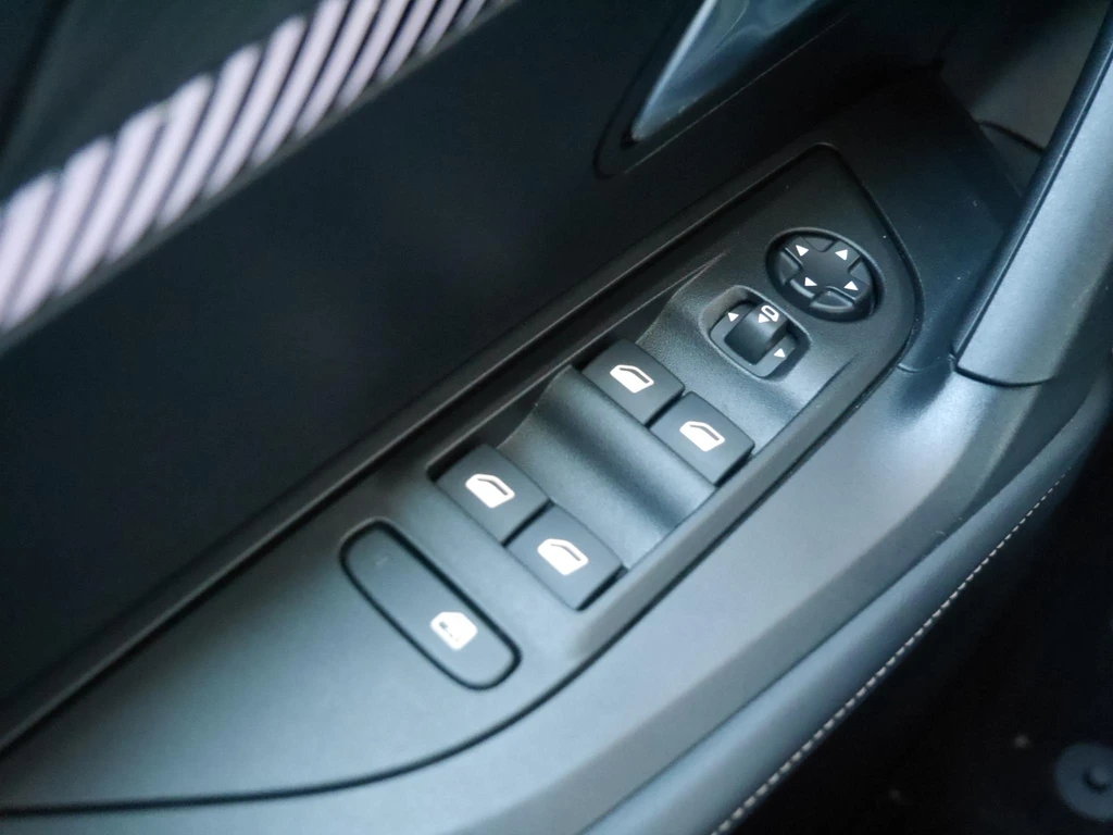 Peugeot e-2008 – foto 31