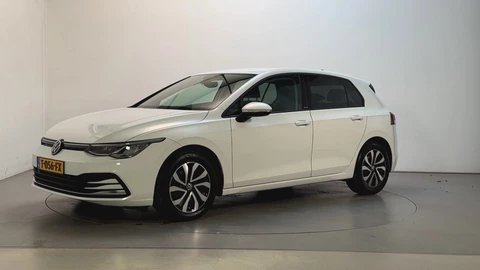 Volkswagen Golf 1.5 TSI 150pk 6-bak Stoelverwarming Sfeerverlichting Parkeersensoren Navigatie