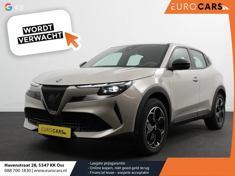 Alfa Romeo Junior Elettrica Automaat 156PK Adaptieve Cruise Control LMV 18 inch Full Led Matrix Parkeer sensoren Navigatie Apple Carplay / Android auto Climate Control