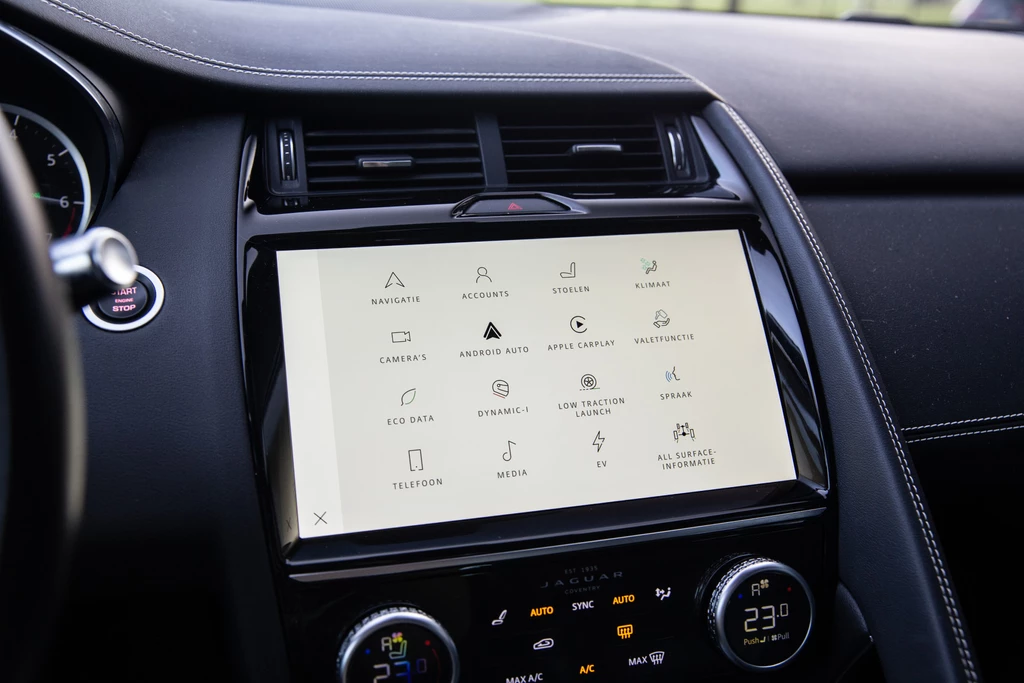 Jaguar E-PACE – foto 15