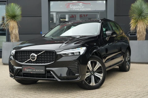 Volvo XC60 2.0 T6 Plug-in hybrid AWD Plus Dark | 350 PK | Panoramadak | Leder | Trekhaak | Volvo XC60 2.0 T6 Plug-in Hybrid AWD Plus Dark met 2.0 viercilinder plug-in hybride aandrijflijn en 350 PK, voorzien van luxe lederen bekleding, elektrisch verstelbare en verwarmde voorstoele