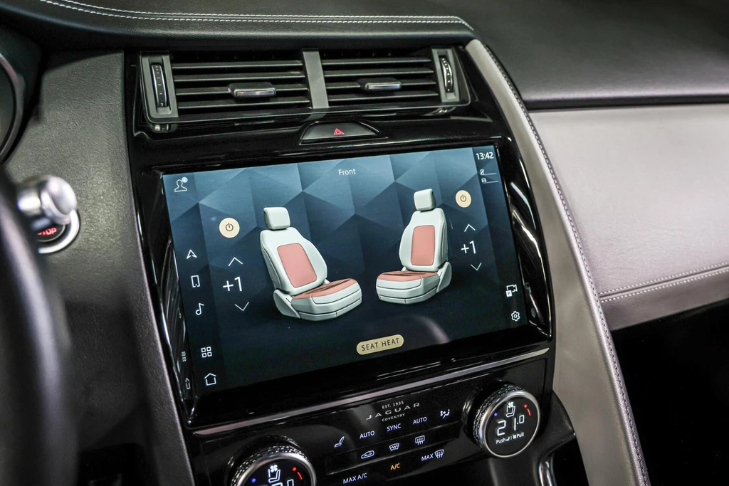 Jaguar E-PACE – foto 45