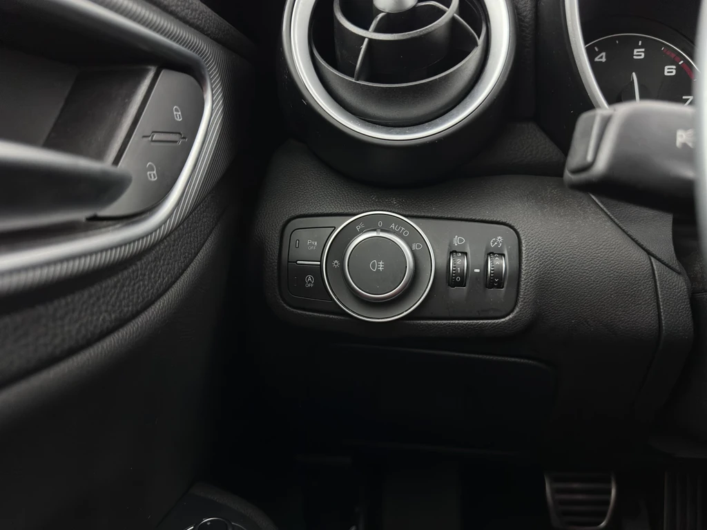Alfa Romeo Giulia – foto 24