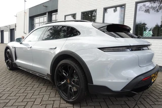 Porsche Taycan – thumbnail 3